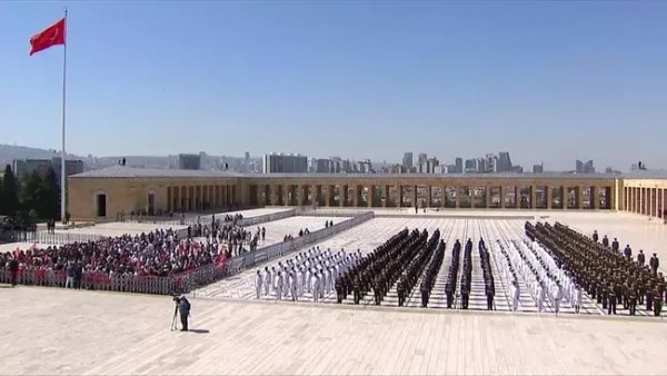 Büyük Zaferin 103'üncü yıl dönümü! Cumhurbaşkanı Erdoğan Anıtkabir'i ziyaret etti
